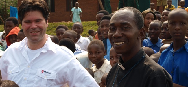Pfarrer Andreas Keller und Pfarrer Alexis Nshimiyimana
