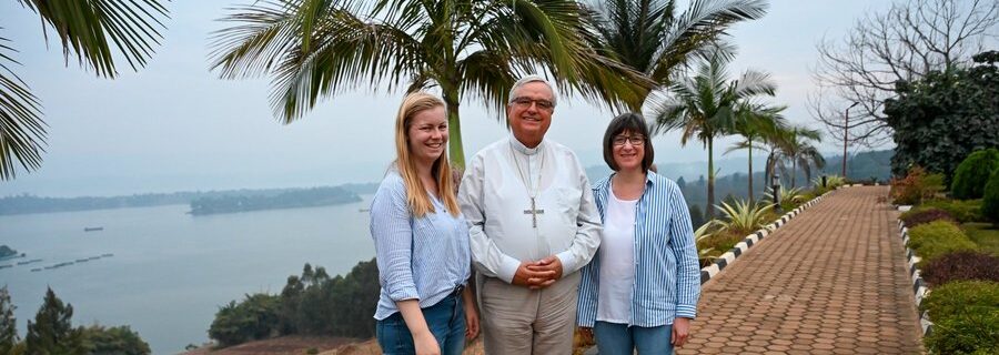 Bereisten gemeinsam Ruanda – Katharina Kiesel, Bischof Dr. Karl-Heinz Wiesemann und Kerstin Fleischer (v.l.n.r.) © Bistum Speyer